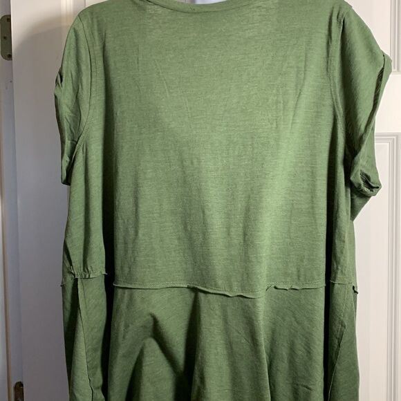 Scoop size 2XL/20 short sleeve top. NWT - Picture 2 of 7